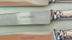 6 couteaux en métal argenté