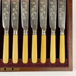 Couteaux et Fourchettes à Poisson en Argent Plaqué Ancien pour 12 personnes de Sheffield, Angleterre, années 1910, Ensemble de 24