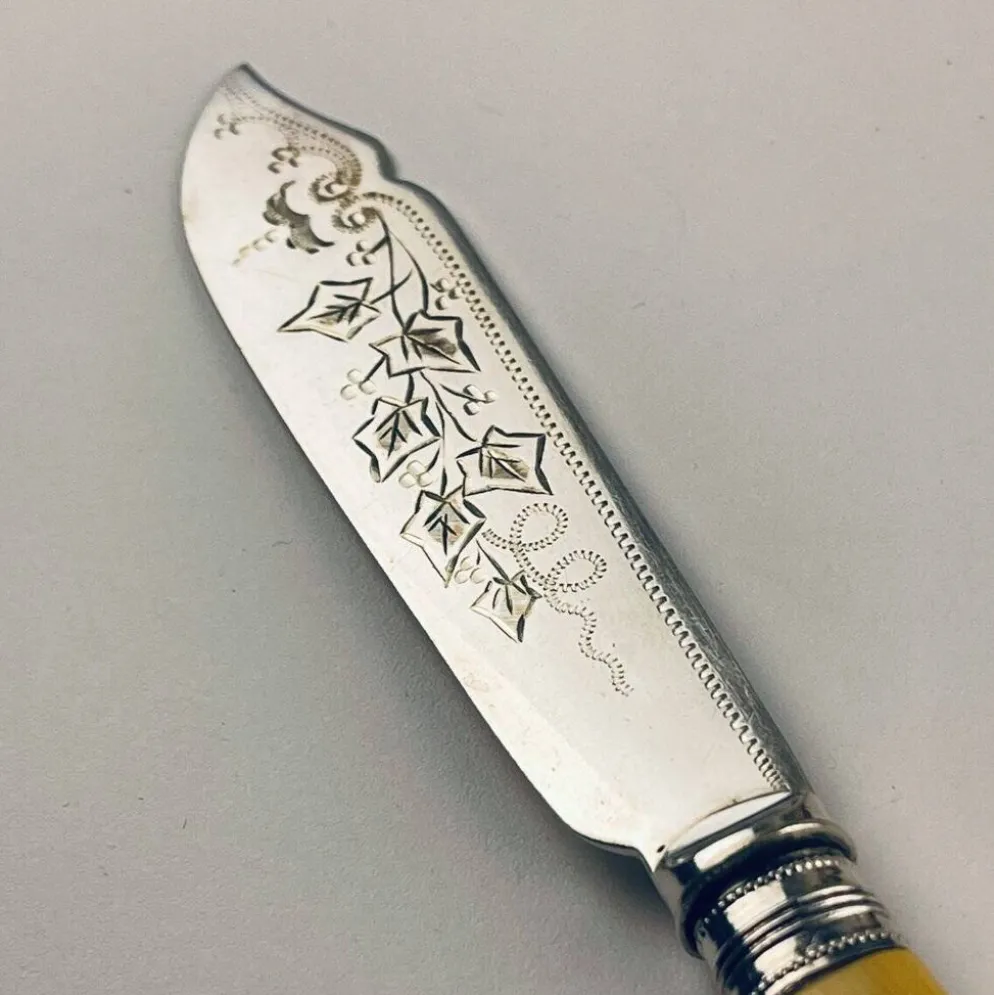 Couteaux et Fourchettes à Poisson en Argent Plaqué Ancien pour 12 personnes de Sheffield, Angleterre, années 1910, Ensemble de 24