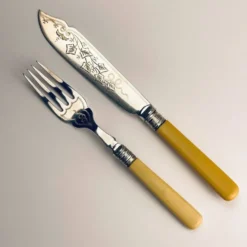 Couteaux et Fourchettes à Poisson en Argent Plaqué Ancien pour 12 personnes de Sheffield, Angleterre, années 1910, Ensemble de 24