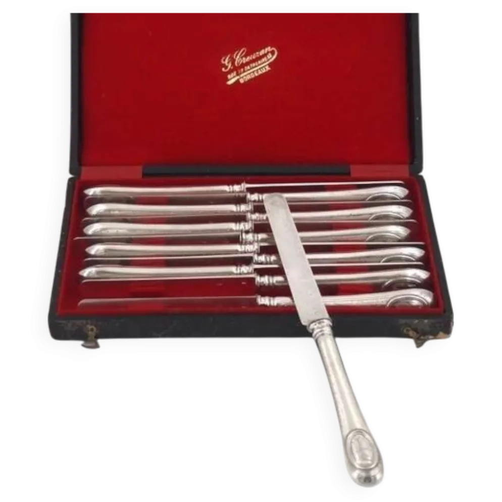 12 couteaux à fruits, lames et manches argent Minerve, guillochés, Napoléon III.