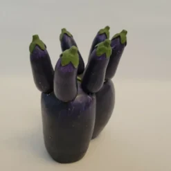 6 couteaux + leur support en forme de légume aubergine