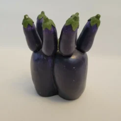 6 couteaux + leur support en forme de légume aubergine