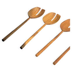 Couvert à salade ou cuiller spatule bout plat fendue en teck L30 D9x8