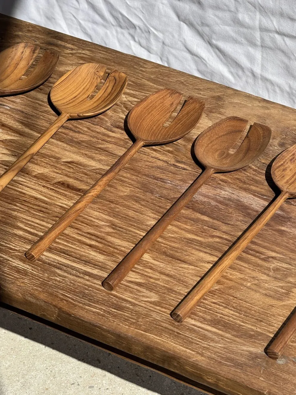 Couvert à salade ou cuiller spatule bout plat fendue en teck L30 D9x8