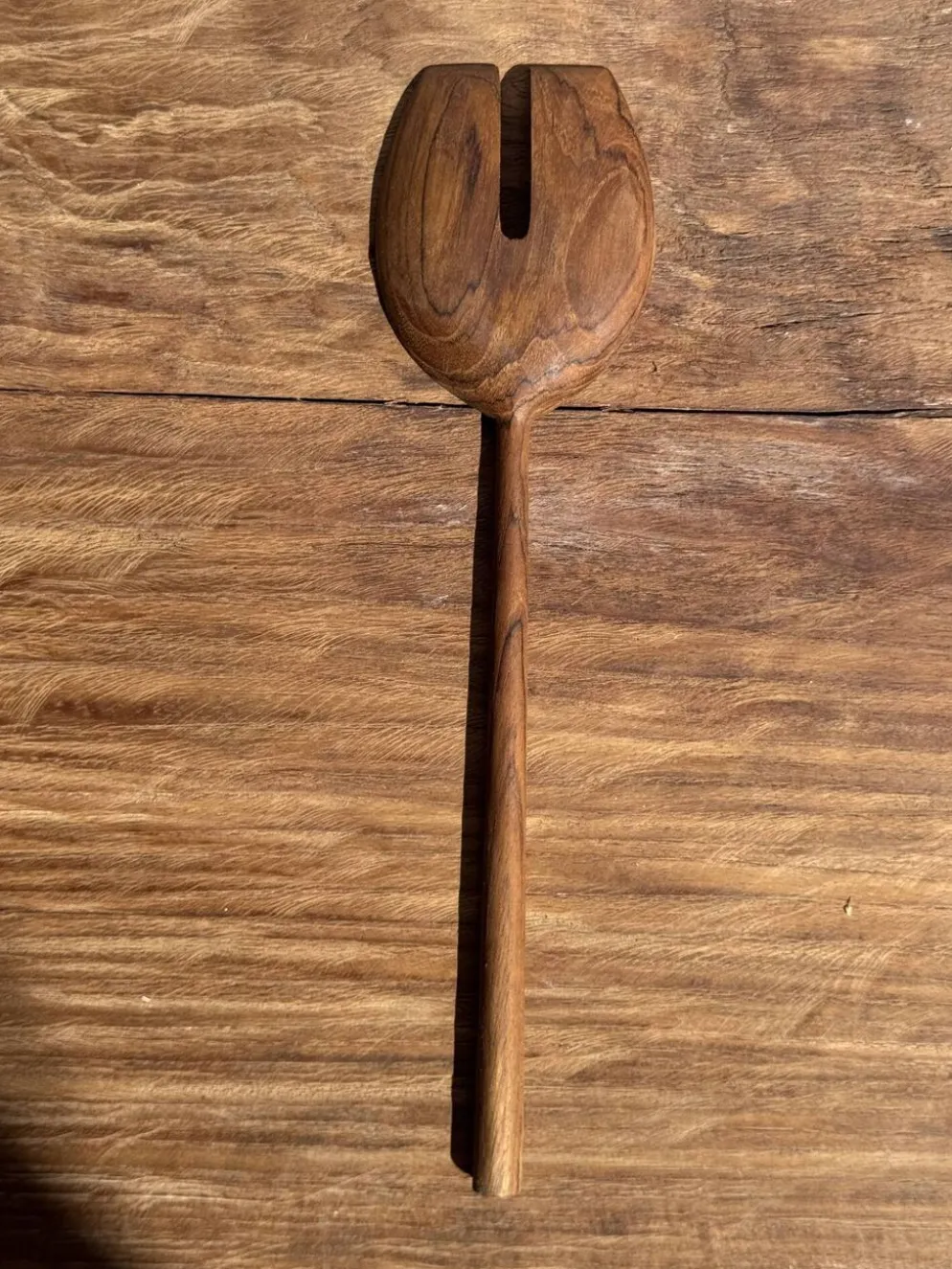 Couvert à salade ou cuiller spatule bout plat fendue en teck L30 D9x8