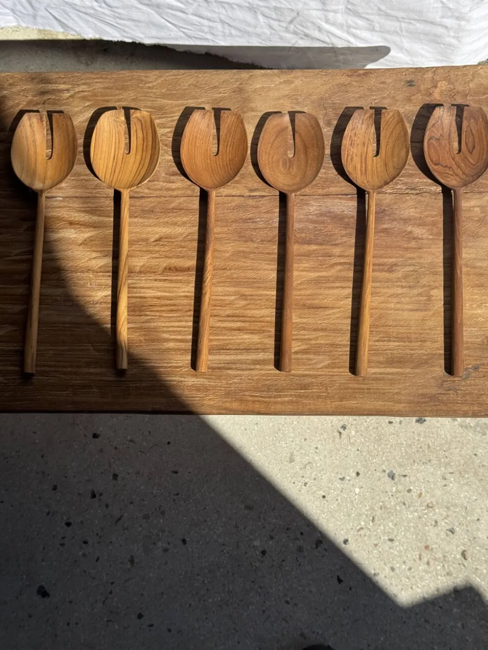 Couvert à salade ou cuiller spatule bout plat fendue en teck L30 D9x8