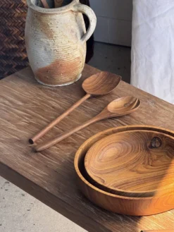 Couvert à salade ou cuiller spatule bout plat fendue en teck L30 D9x8