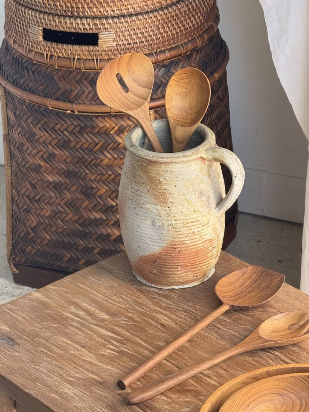 Couvert à salade ou cuiller spatule bout plat fendue en teck L30 D9x8