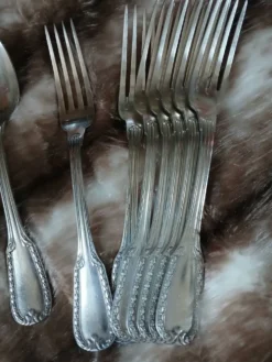 14 couverts anciens en métal argenté