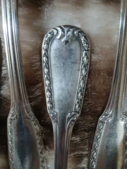 14 couverts anciens en métal argenté