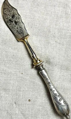 Couverts à beurre ou à confiture de France des années 1880.