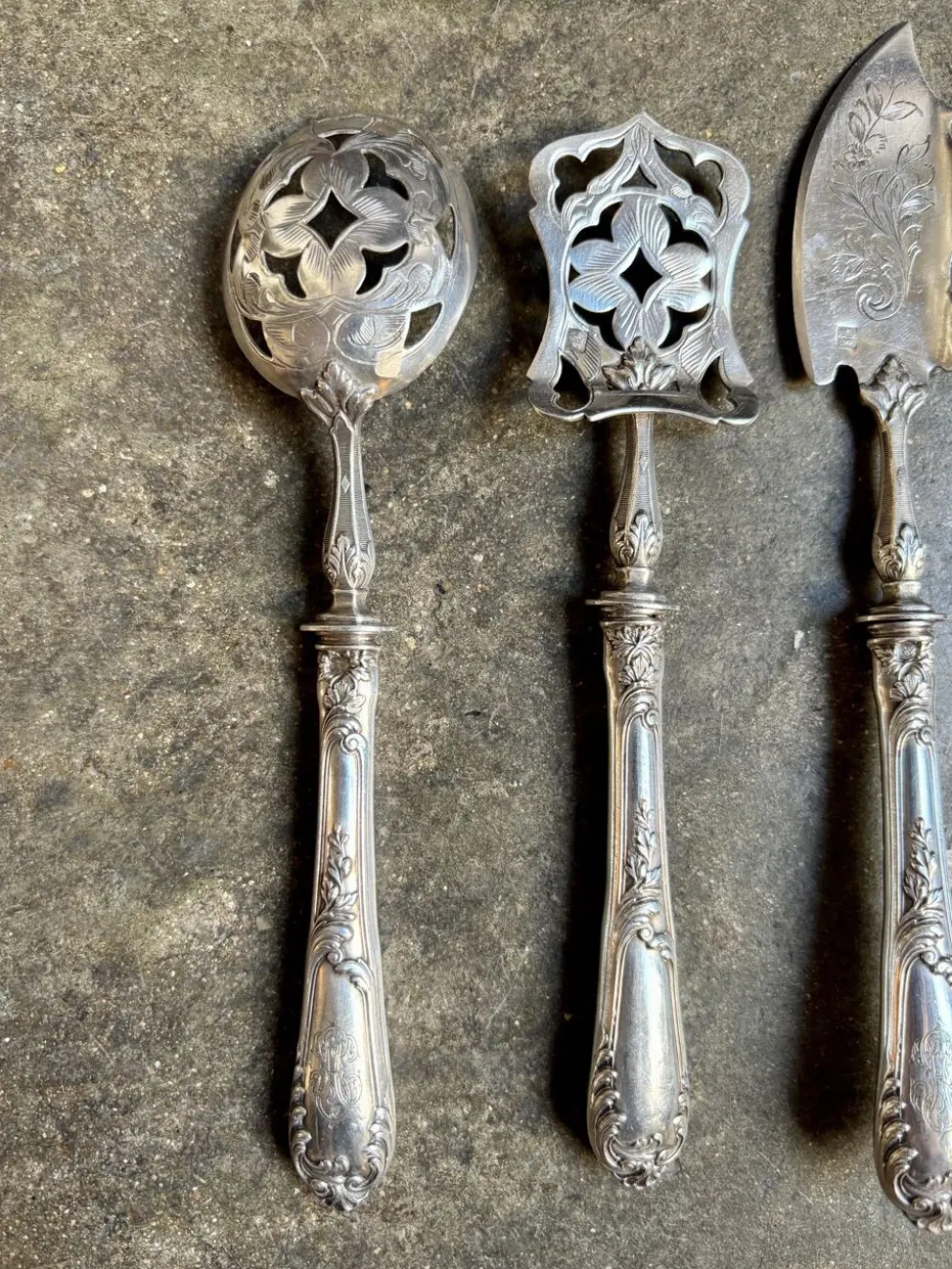 4 couverts à bonbon en argent chiffrés "HS"