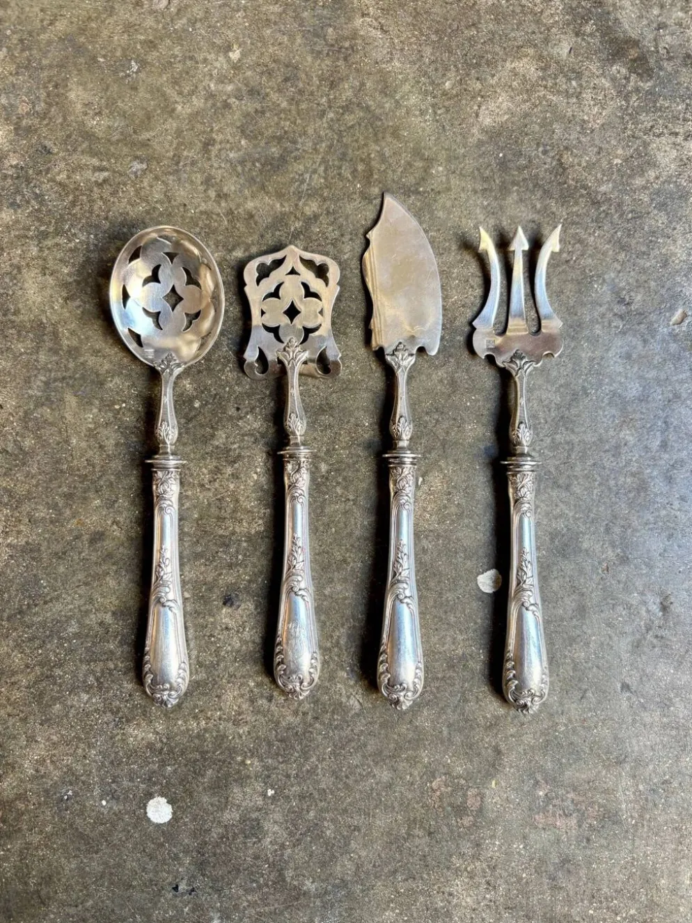 4 couverts à bonbon en argent chiffrés "HS"