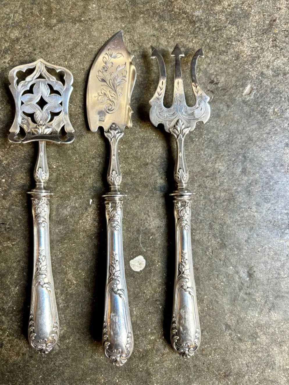 4 couverts à bonbon en argent chiffrés "HS"