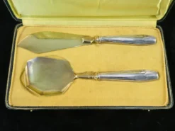 Couverts de service a gateaux en argent minerve fourré art deco