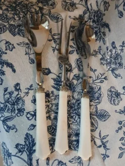 3 couverts de service anciens