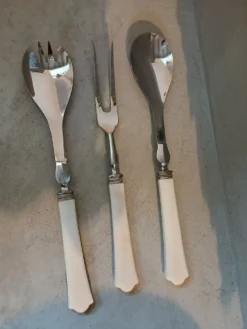 3 couverts de service anciens