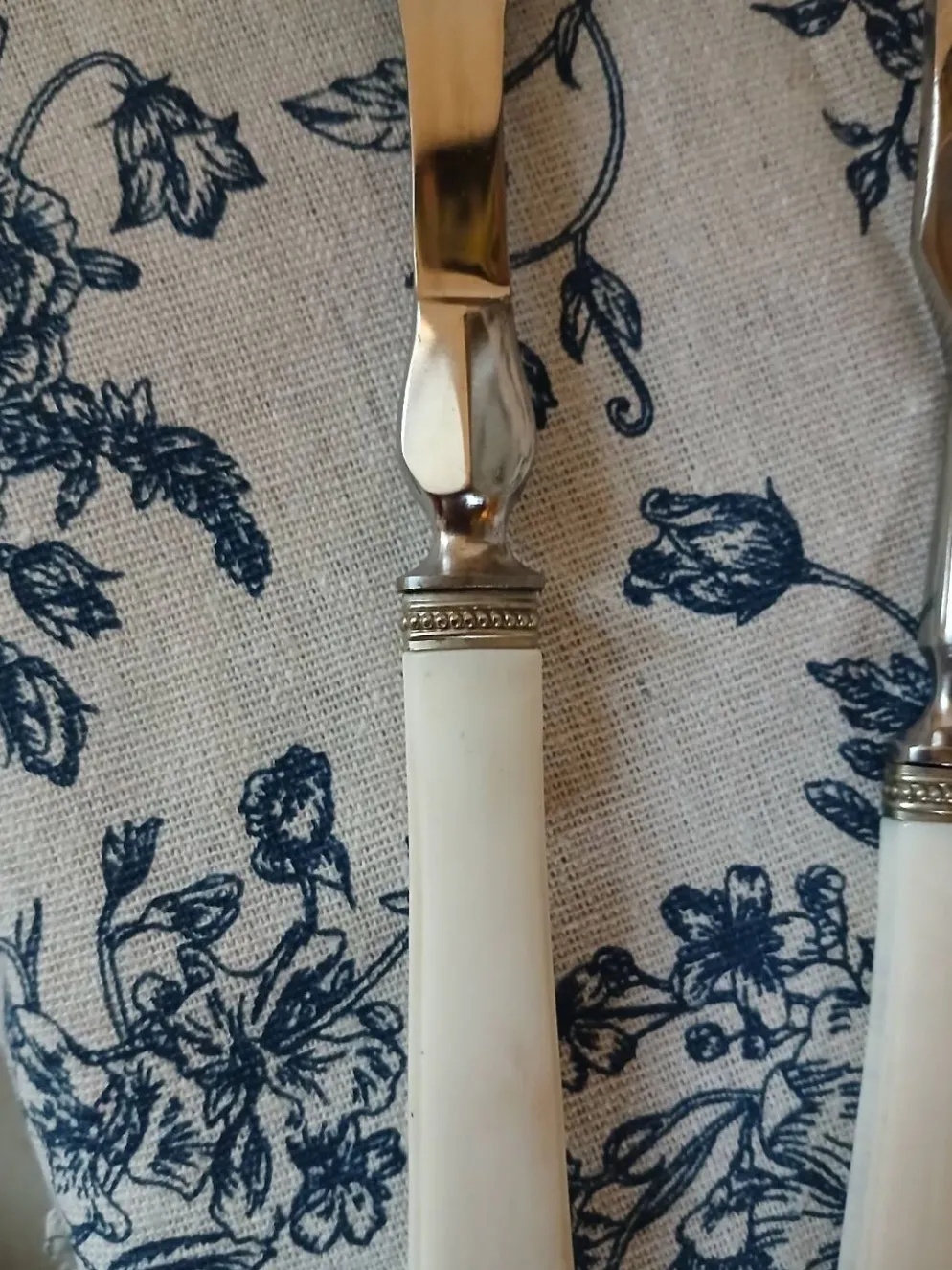 3 couverts de service anciens