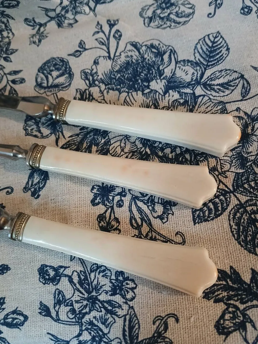 3 couverts de service anciens