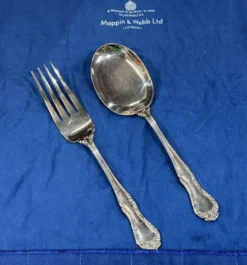 Couverts de service Mappin and Webb en métal argenté modèle Russell
