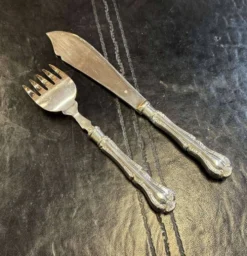 Couverts de service à poisson Mappin and Webb en métal argenté