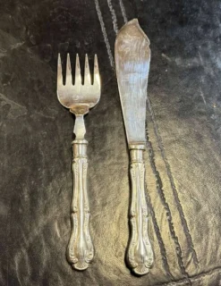 Couverts de service à poisson Mappin and Webb en métal argenté