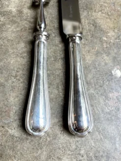 2 couverts de service, à viande Christofle en métal argenté, motif 