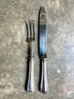 2 couverts de service, à viande Christofle en métal argenté, motif 