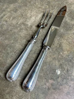 2 couverts de service, à viande Christofle en métal argenté, motif 