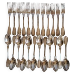 24 couverts de table métal argenté modèle au filet