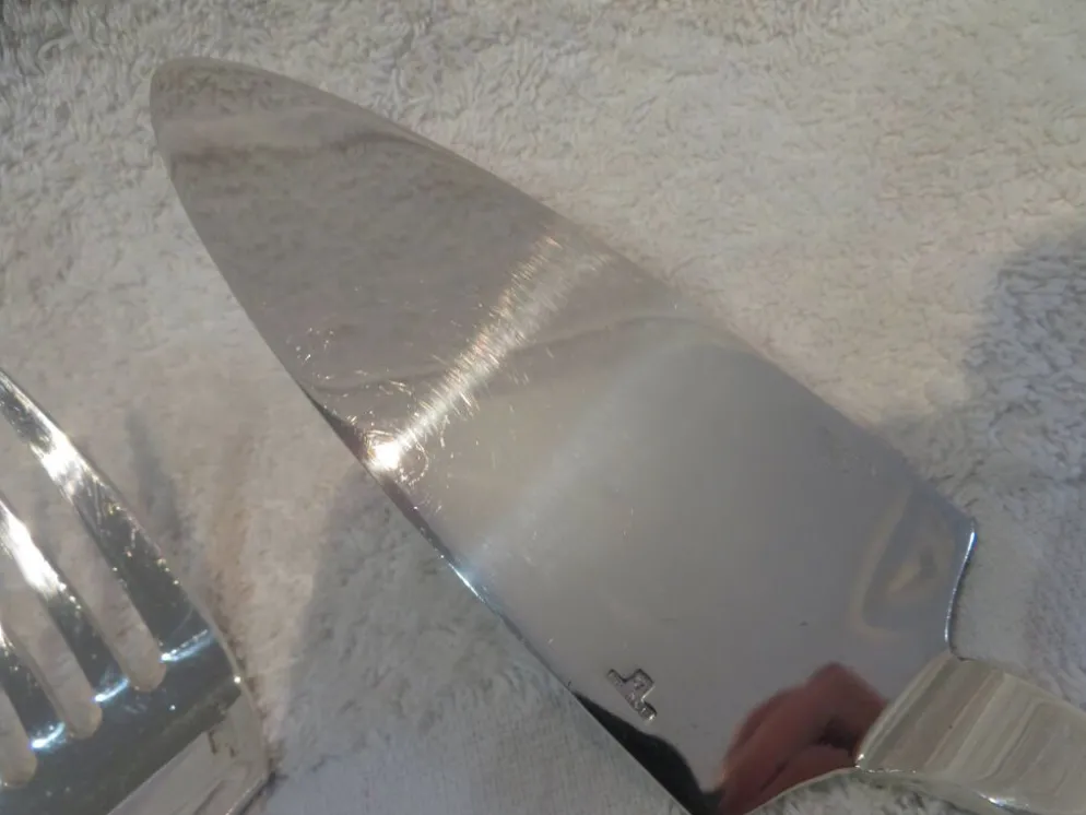 Couvert à servir le poisson 2p métal aregnté orfèvre Christofle Concorde