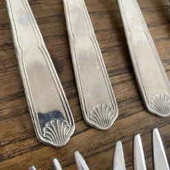 Couverts à poisson en inox décor coquille