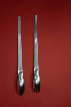 Couverts à salade AJ dessinés par Arne Jacobsen édition Georg Jensen, 1957