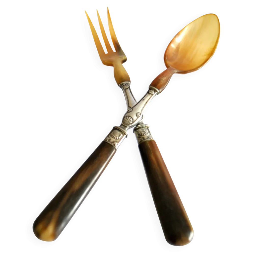 Couverts à salade ancien en corne – décor coquille 1900