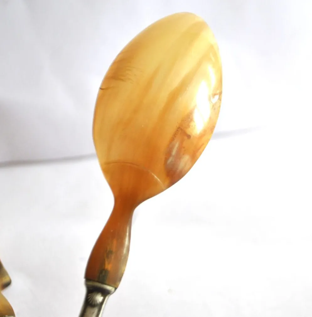Couverts à salade ancien en corne – décor coquille 1900