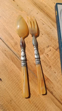 Couverts à salade anciens en corne