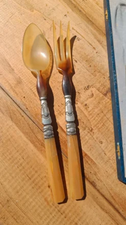 Couverts à salade anciens en corne