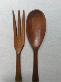 Couverts à salade en bois manche en faïence anciens fabrication artisanale