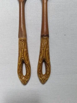 Couverts à salade en bois manche en faïence anciens fabrication artisanale