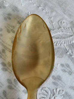 Couverts à salade en corne et métal ciselé années 1920