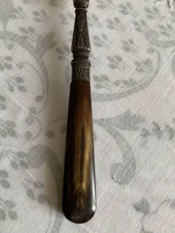 Couverts à salade en corne et métal ciselé années 1920