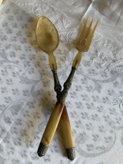 Couverts à salade en corne et métal années 1920