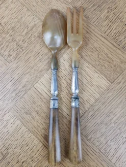 Couverts à salade en métal argenté