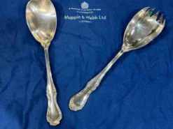 Couverts à Salade Mappin and Webb en métal argenté modèle Russell