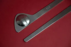 Couverts à salade par Arne Jacobsen