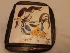 Céramique Atelier Dieulefit Drome figurant une poule