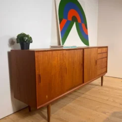 Crédence danoise en teck avec portes coulissantes et tiroirs, années 1960