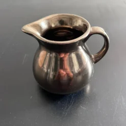 Crémier anglais en faïence bronze