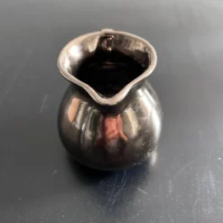 Crémier anglais en faïence bronze